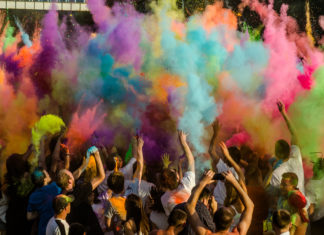 Die große Eventsoße: Wie soziale Netzwerke unsere Feierkultur zerstören