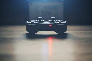 Ging früher auch Indoor: Gaming // Bild: Pawel Kadysz, Unsplash.com